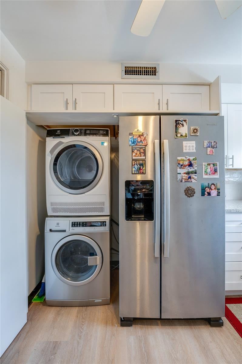 Photo 11 of 20: Full-size stack W/D behind door