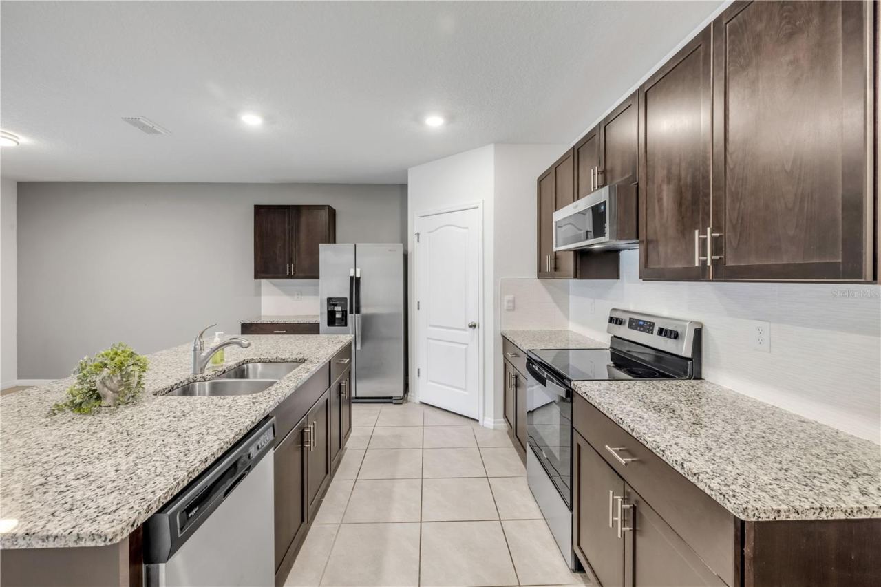 Photo 7 of 20: Kitchen