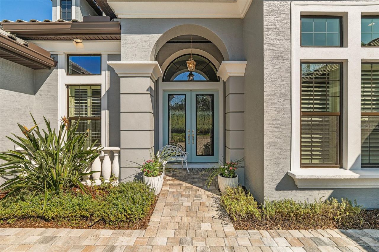 Photo 3 of 20: FRONT ENTRY
