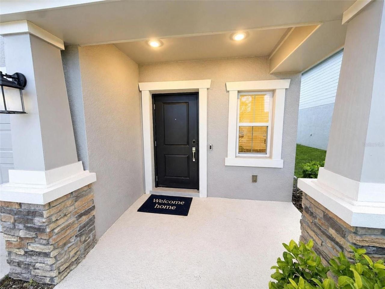 Photo 2 of 20: Porch
