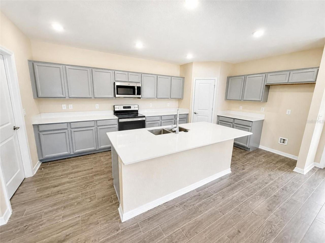 Photo 6 of 20: Kitchen