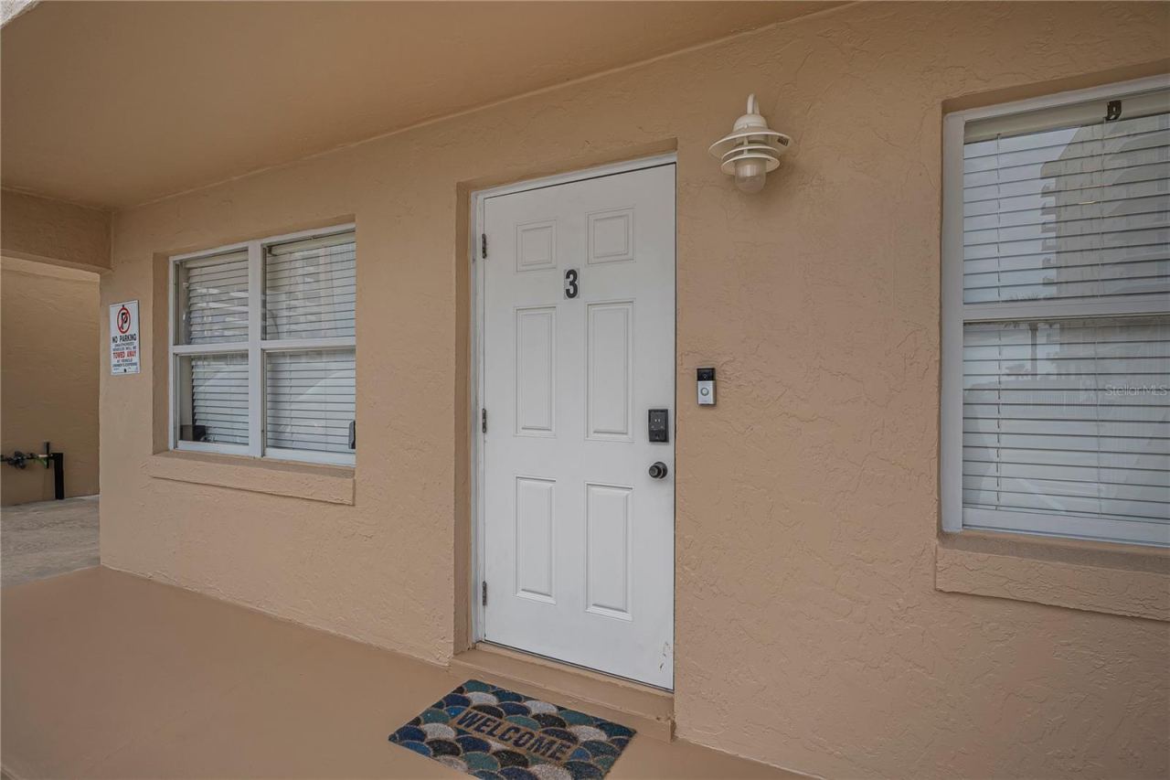 Photo 3 of 20: Front Door