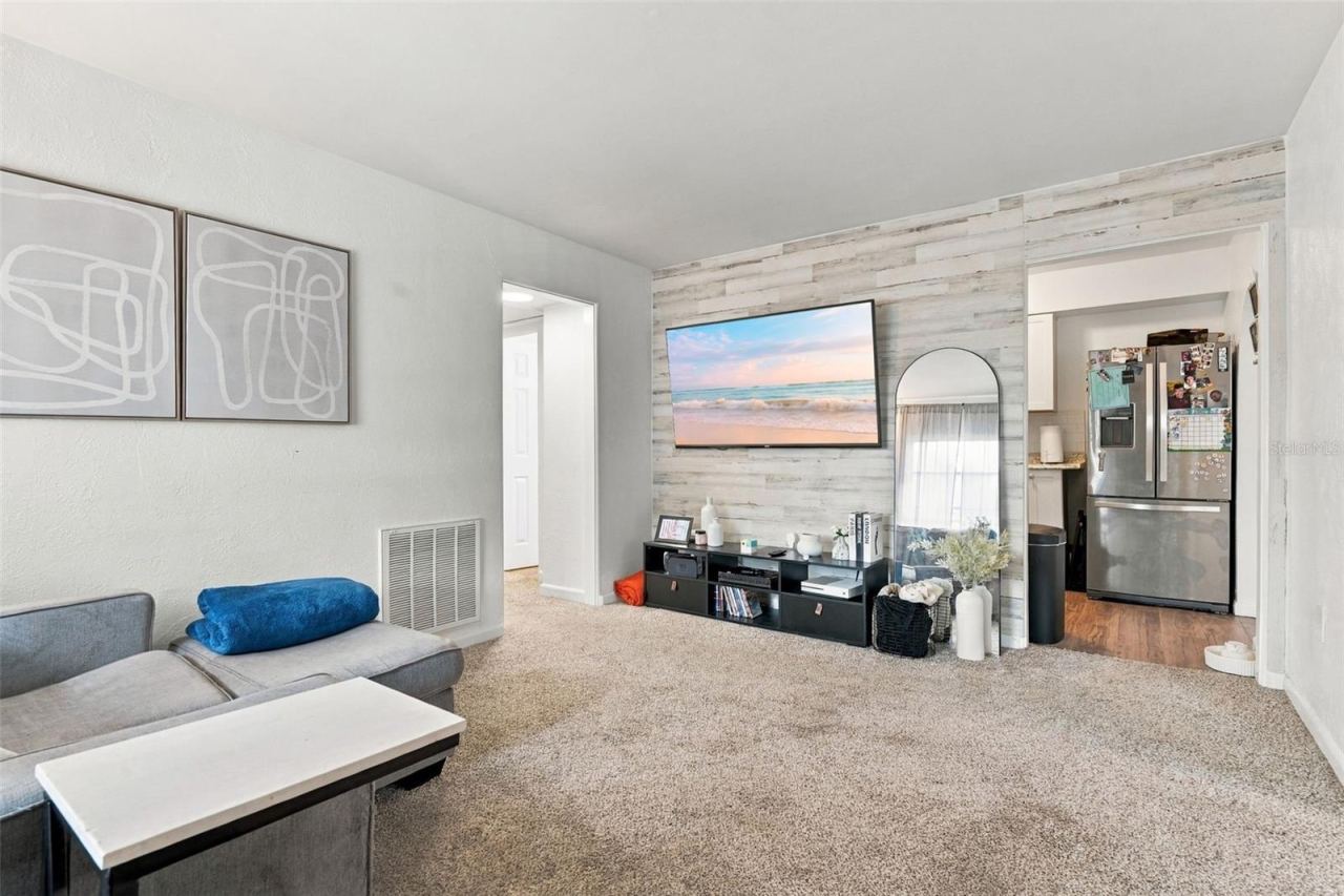 Photo 6 of 20