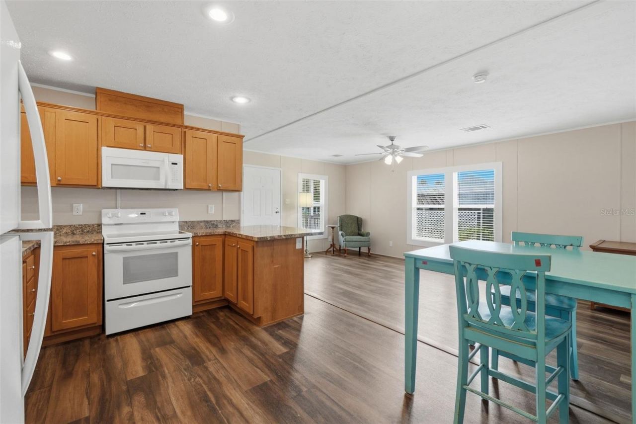 Photo 14 of 20: Kitchen/dining area