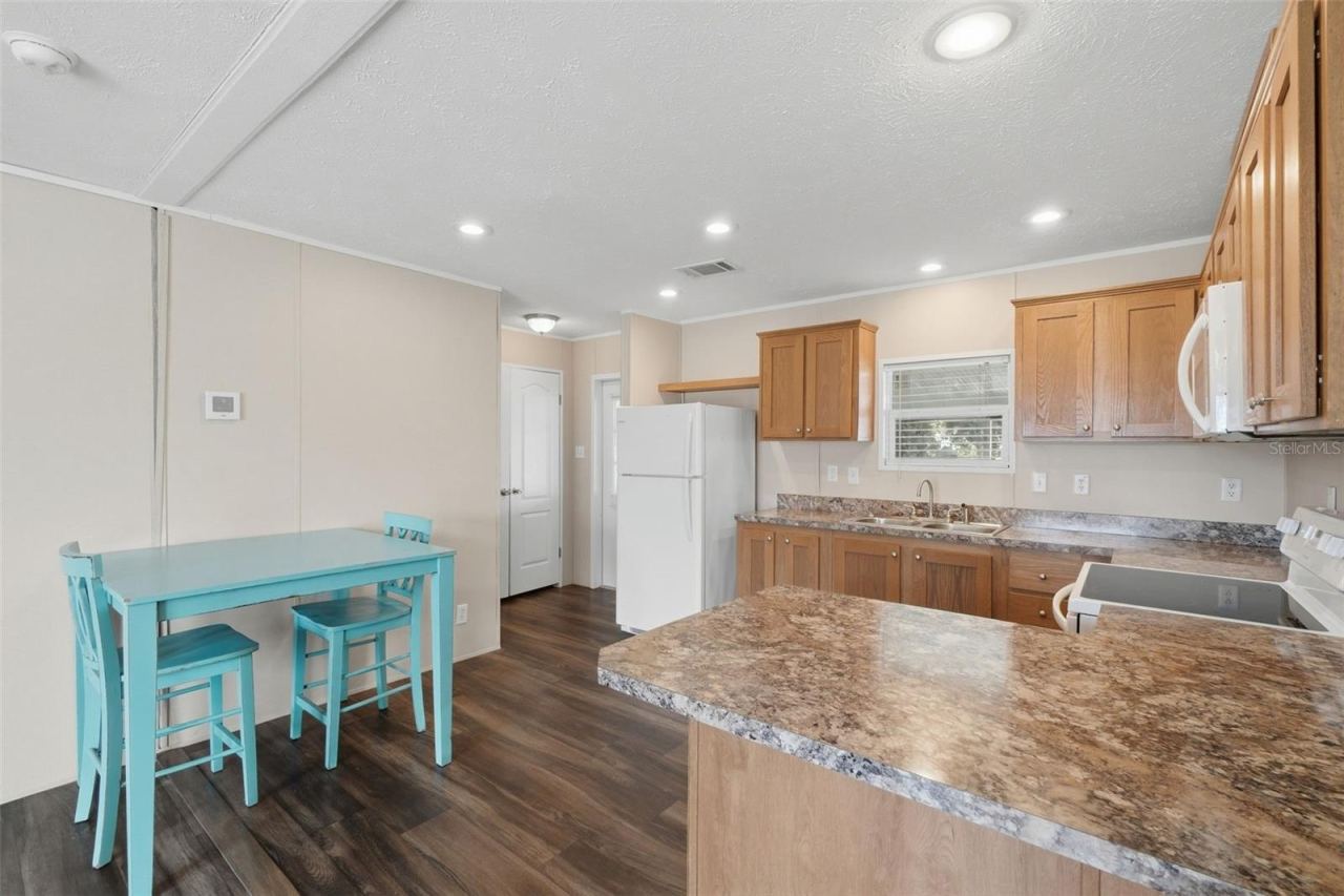 Photo 15 of 20: Kitchen/dining area