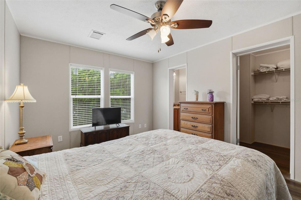 Photo 19 of 20: Primary suite