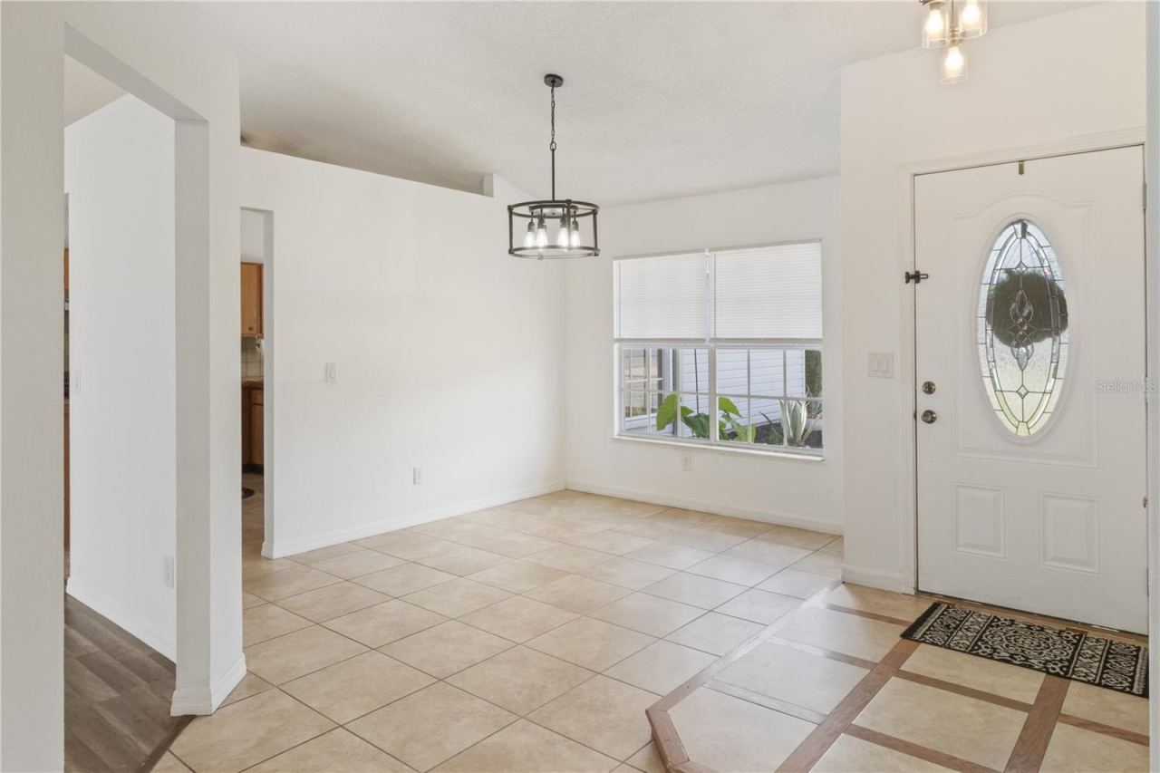 Photo 10 of 20: Entry and Dining Room