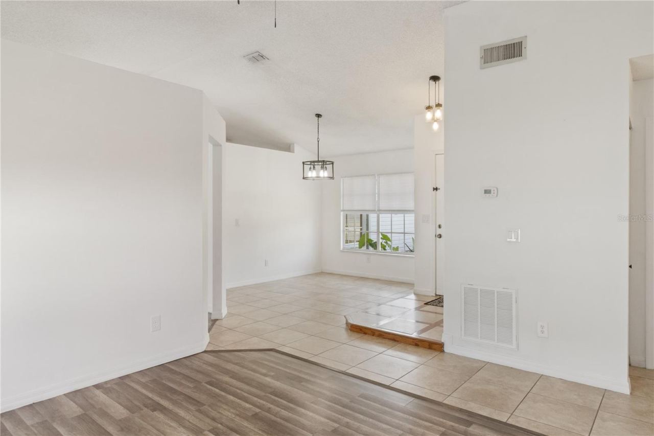 Photo 11 of 20: Living room into Dining room