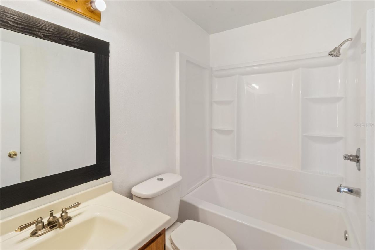 Photo 18 of 20: Hall Bath