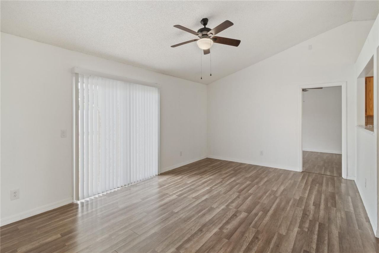 Photo 19 of 20: Family Room