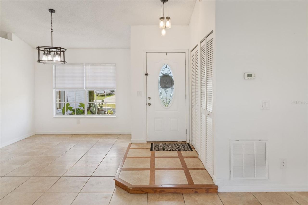 Photo 9 of 20: Entry and Dining Room