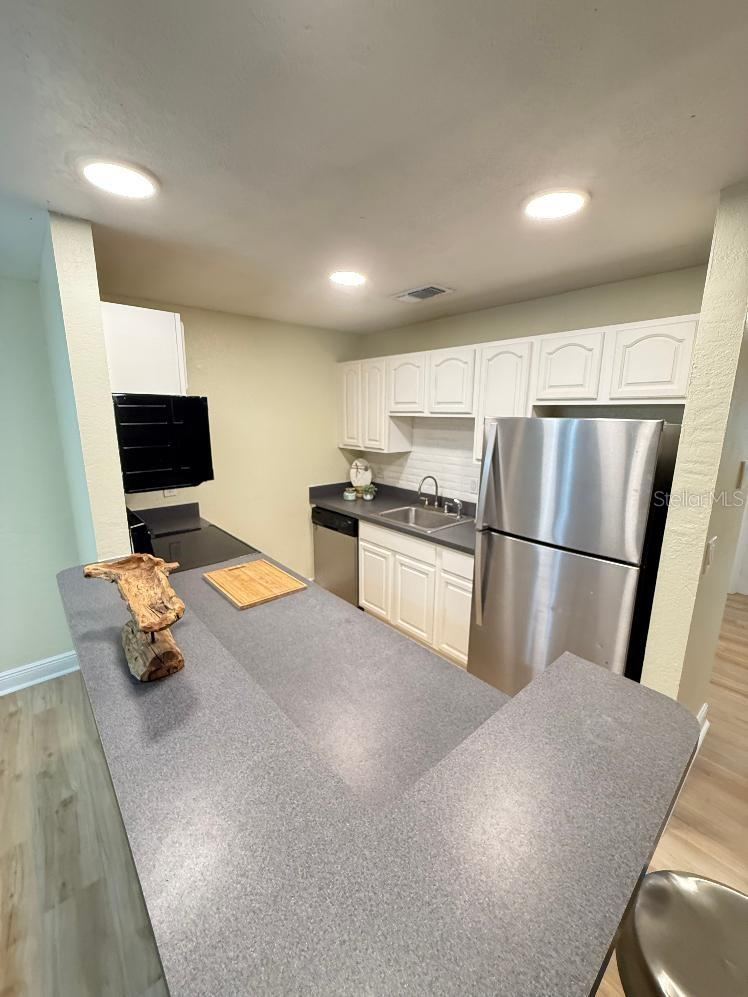 Photo 5 of 16: Kitchen