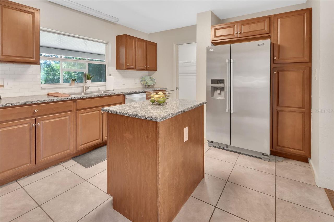 Photo 3 of 20: Kitchen granite countertops