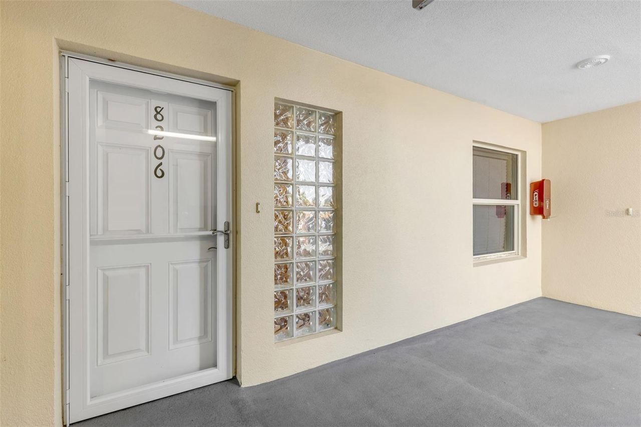 Photo 4 of 20: Front Door