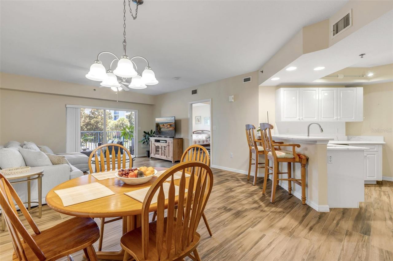 Photo 17 of 20: Dining Area