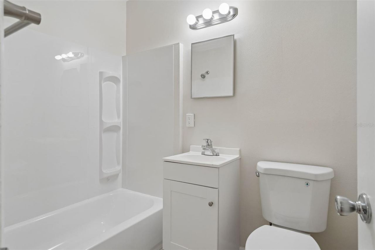 Photo 19 of 20: Bathroom 2